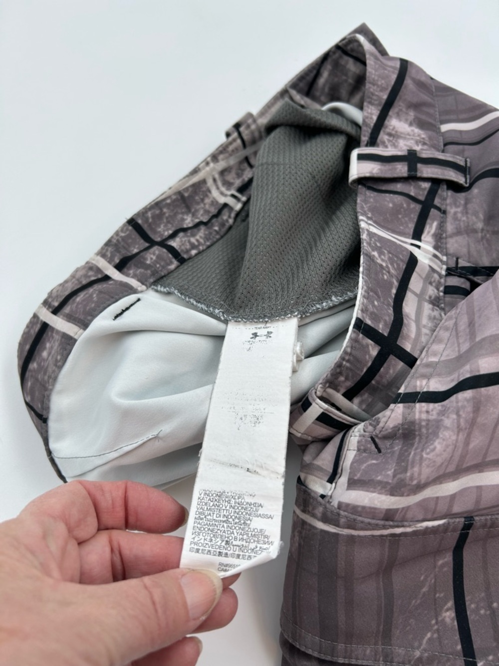 Under Armour Grey Plaid Performance Board Shorts 34W - Picture 6 of 7
